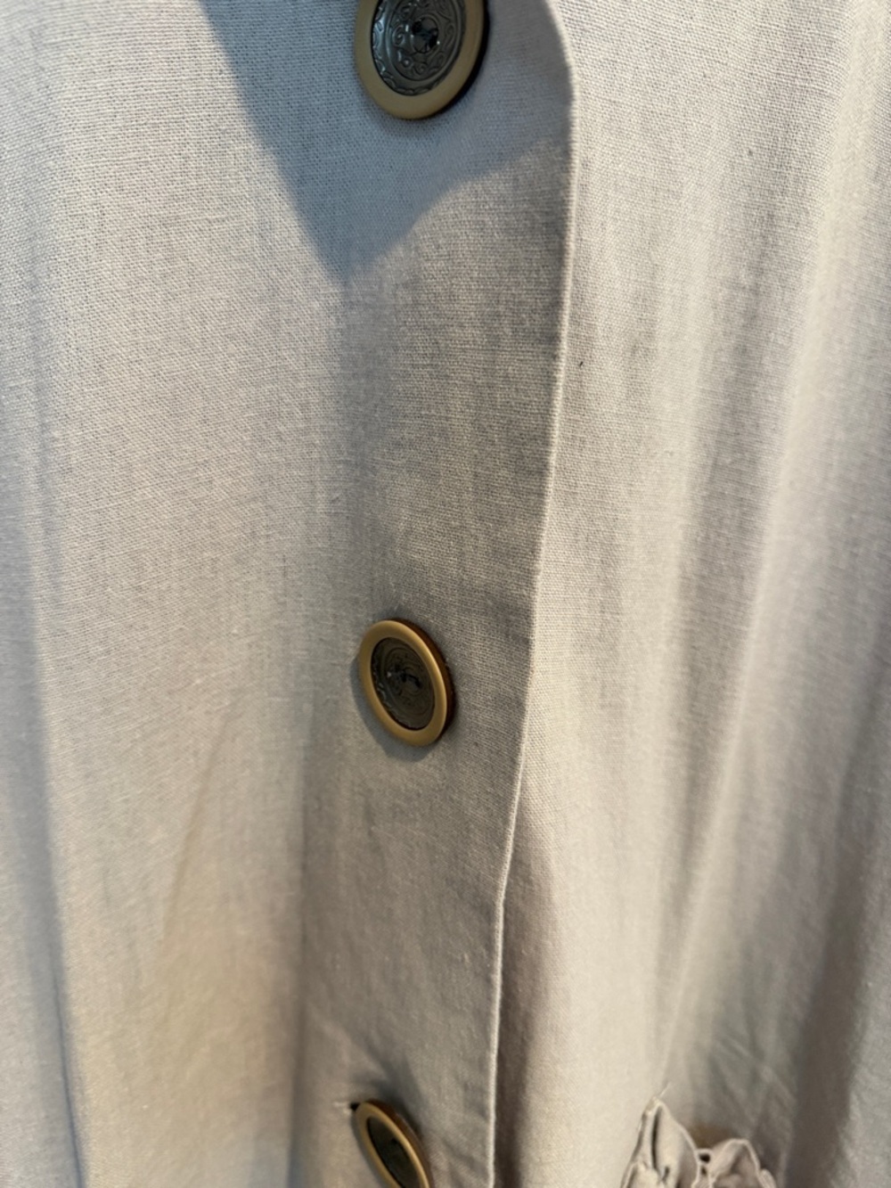 For Cynthia Sleeveless Asymmetrical Button-Front Dress in Light Gray - Picture 4 of 7